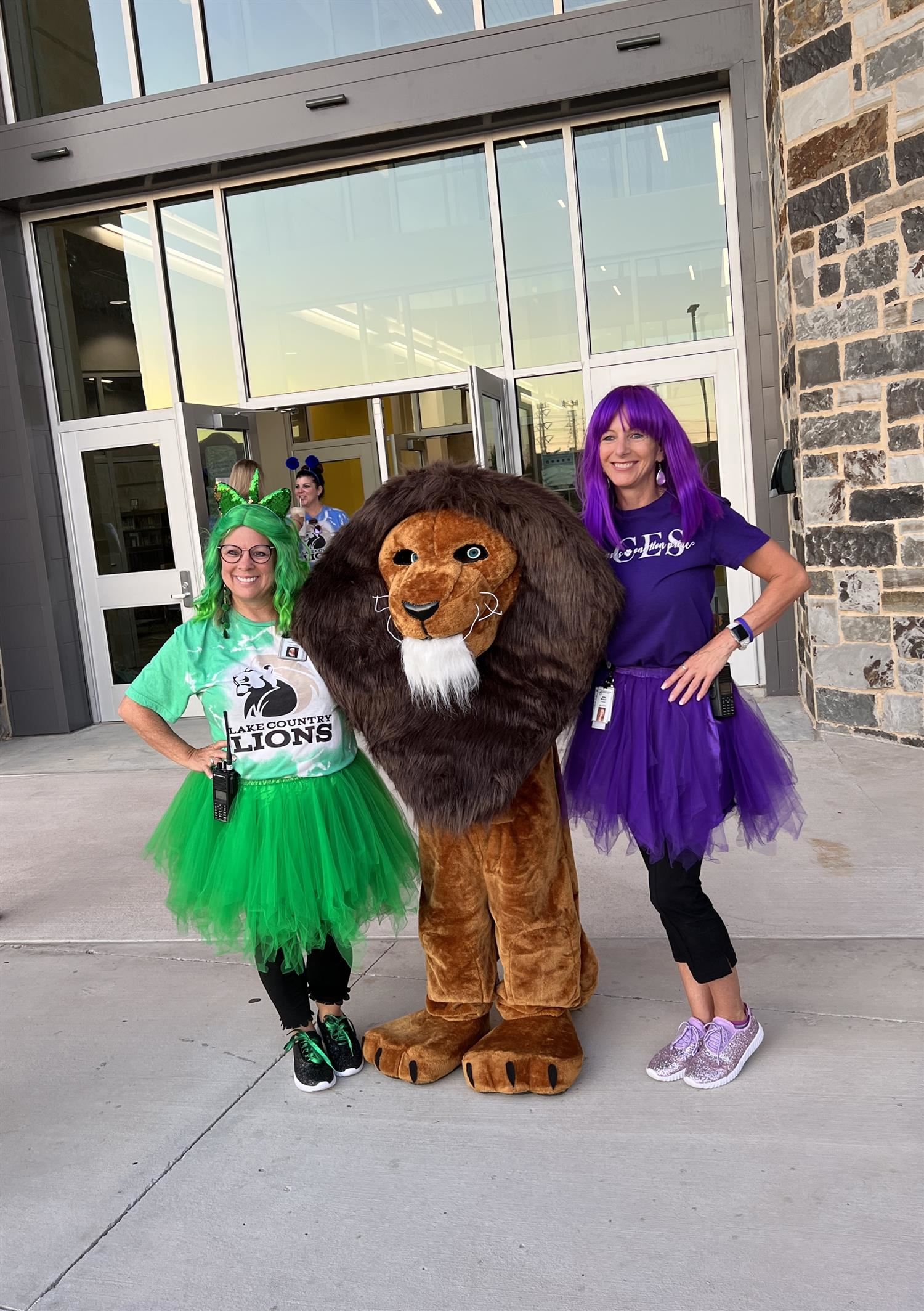 administrators pose with lion mascot