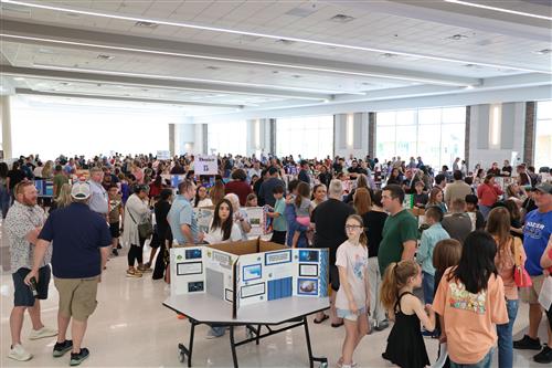 A crowded cafeteria