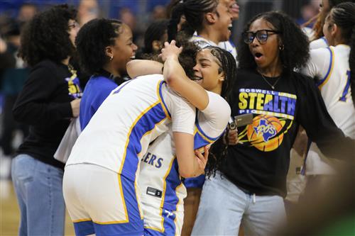 Boswell Lady Pioneer basketball players